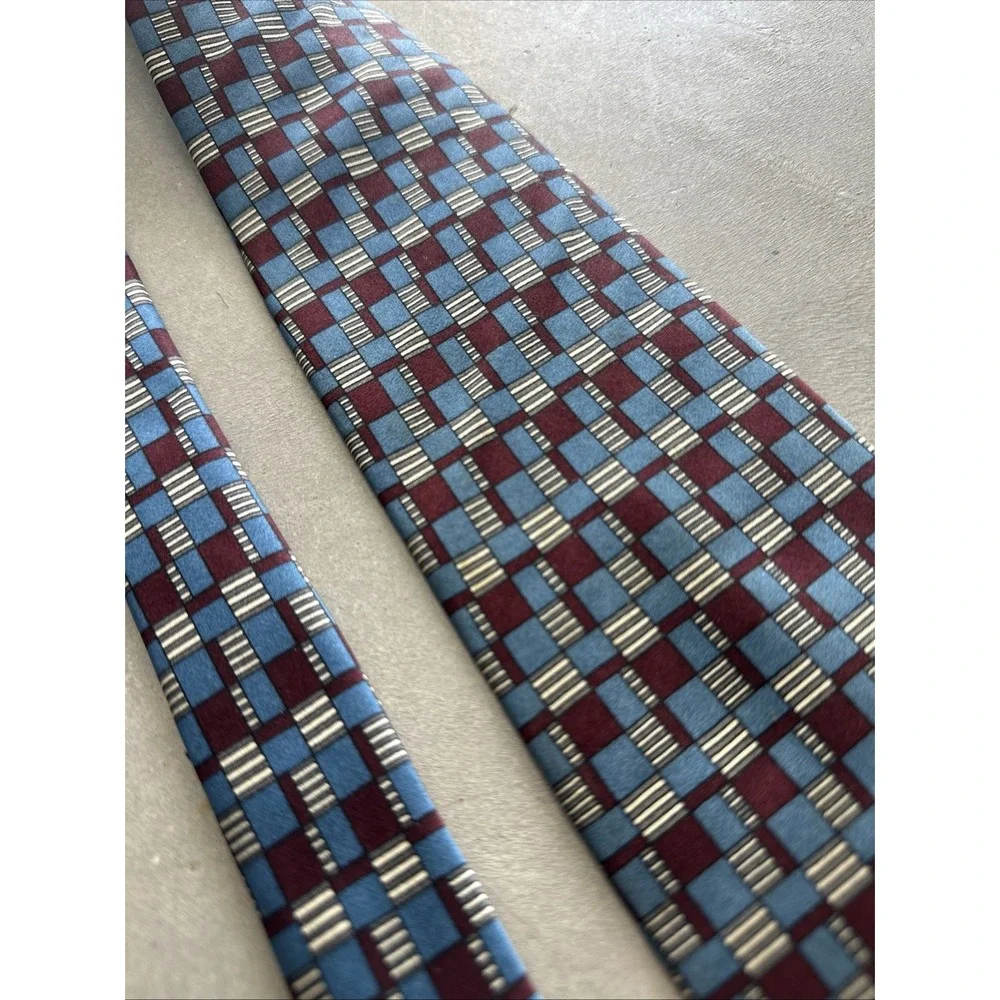 Silk Lord and Taylor geometric Tie maroon blue the Kensington collection necktie